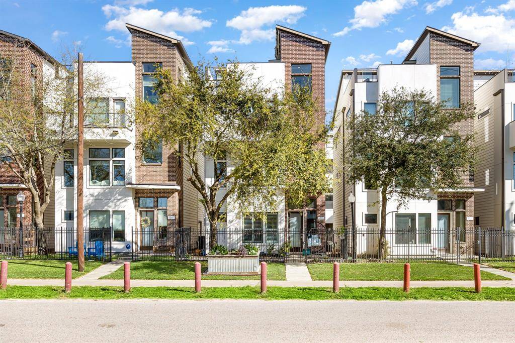Houston, TX 77007,1404 Spring ST