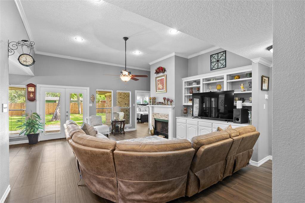 Lake Jackson, TX 77566,211 Balsam ST