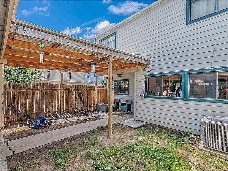 Bryan, TX 77801,924 Navidad ST