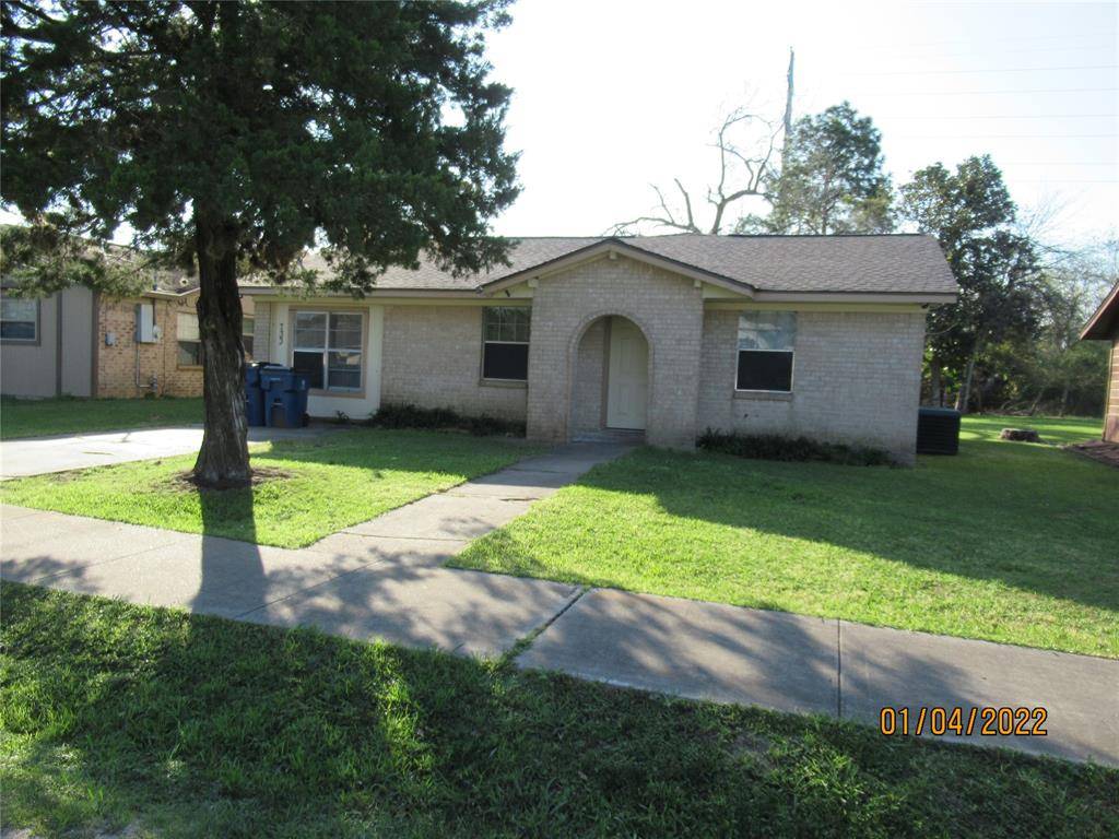 Angleton, TX 77515,733 W Live Oak