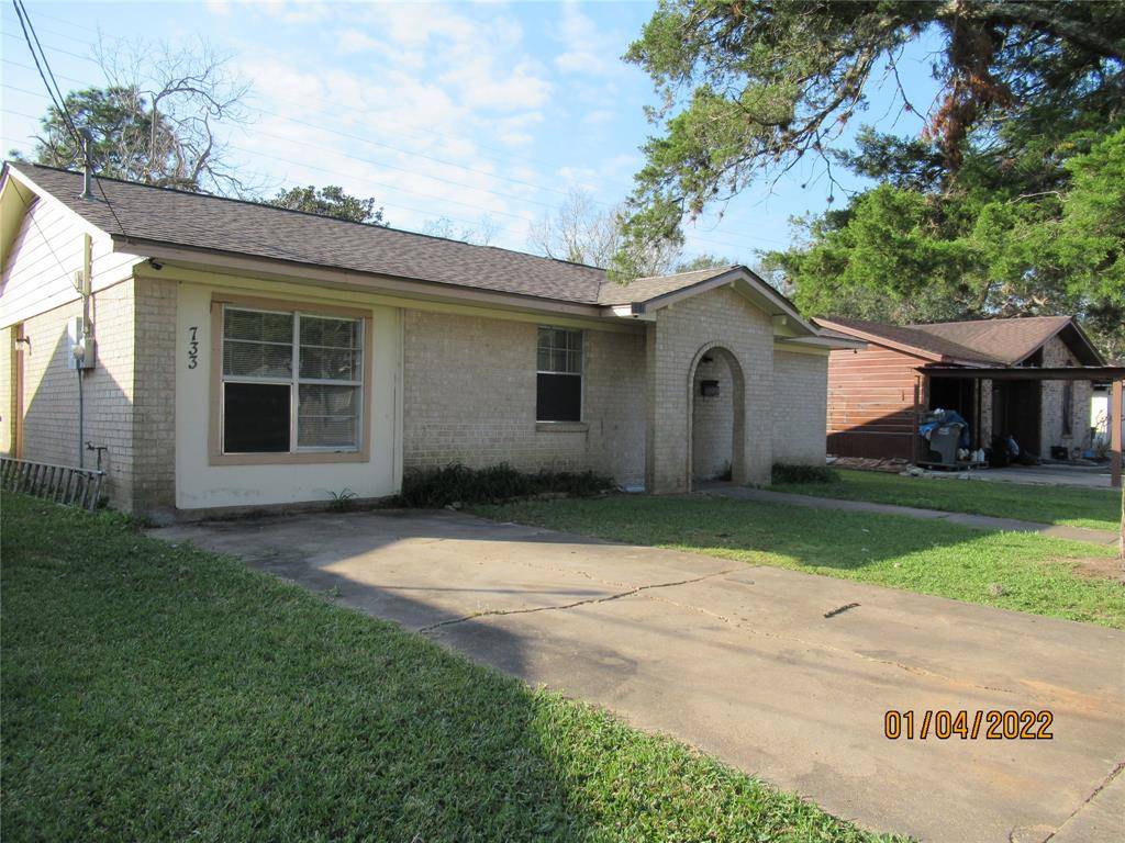 Angleton, TX 77515,733 W Live Oak