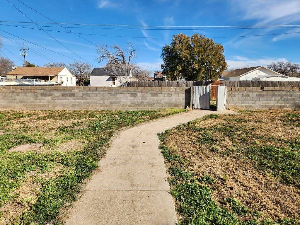 Slaton, TX 79364,910 S 11th ST