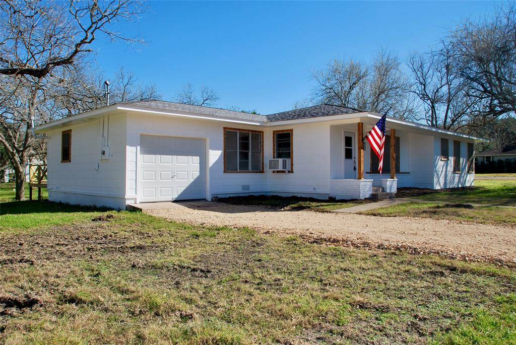 Flatonia, TX 78941,517 S Hudson ST