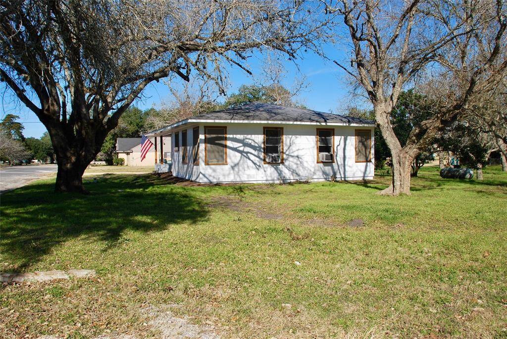 Flatonia, TX 78941,517 S Hudson ST