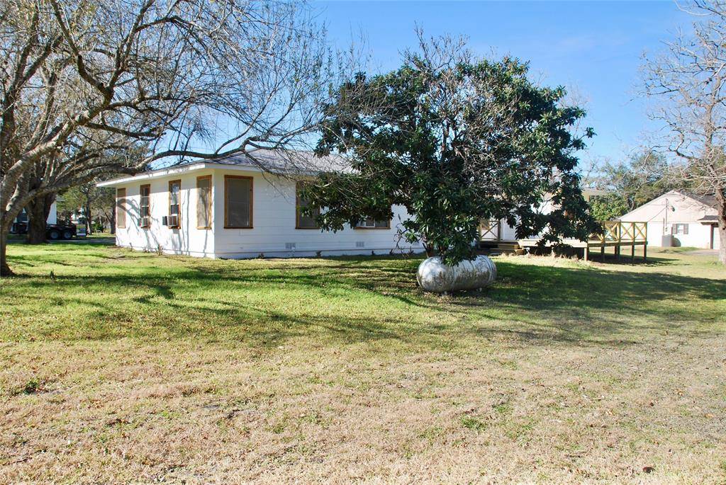 Flatonia, TX 78941,517 S Hudson ST