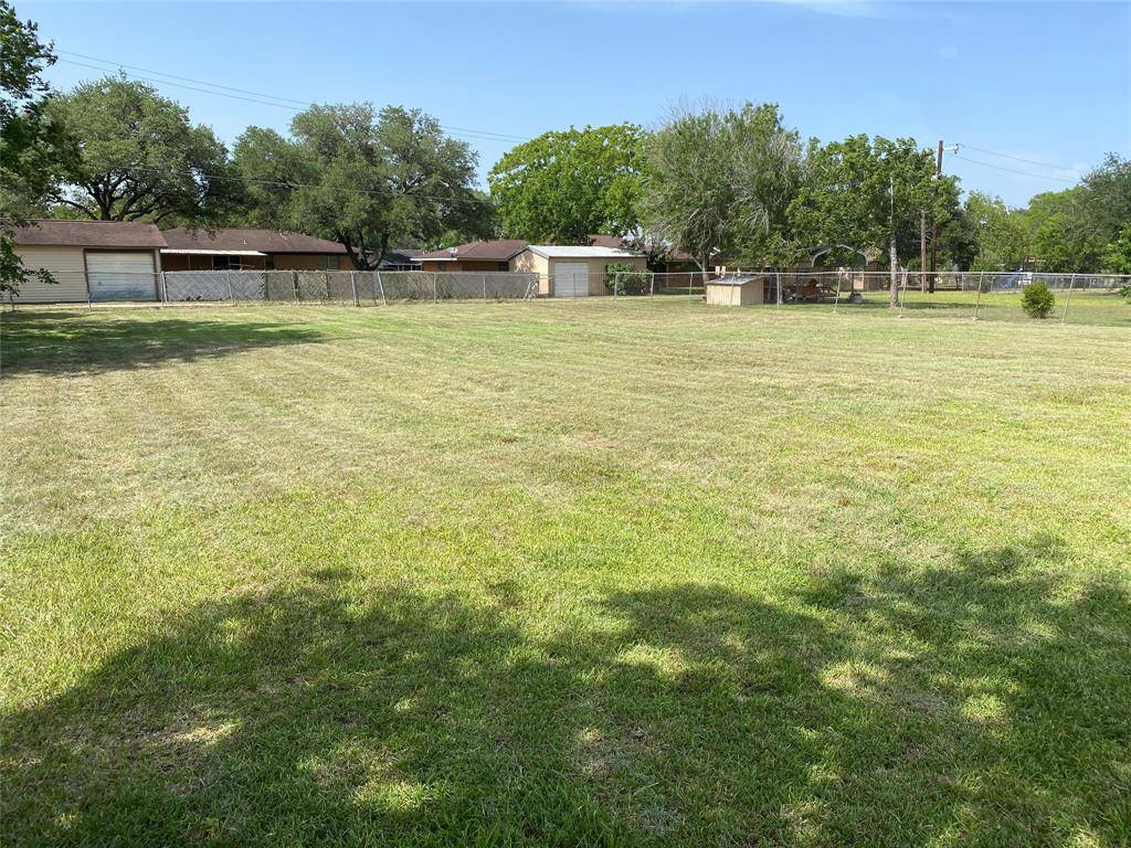 Schulenburg, TX 78956,000 Black ST