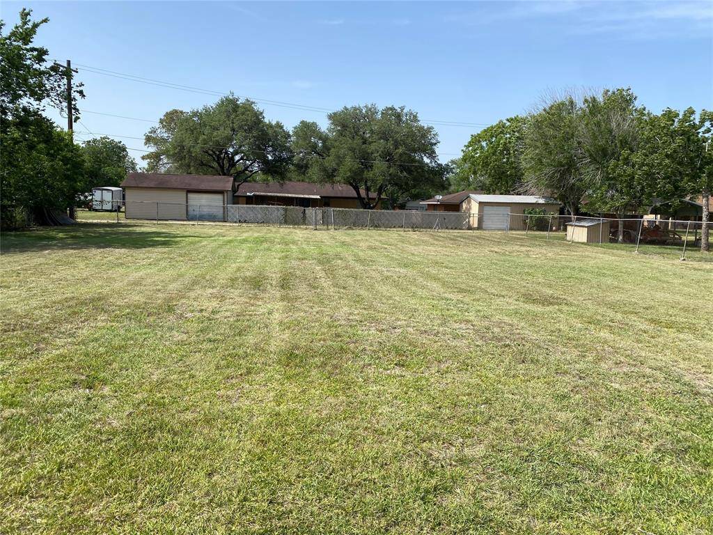 Schulenburg, TX 78956,000 Black ST