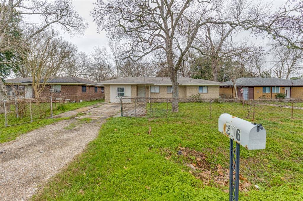 La Marque, TX 77568,206 Prune ST