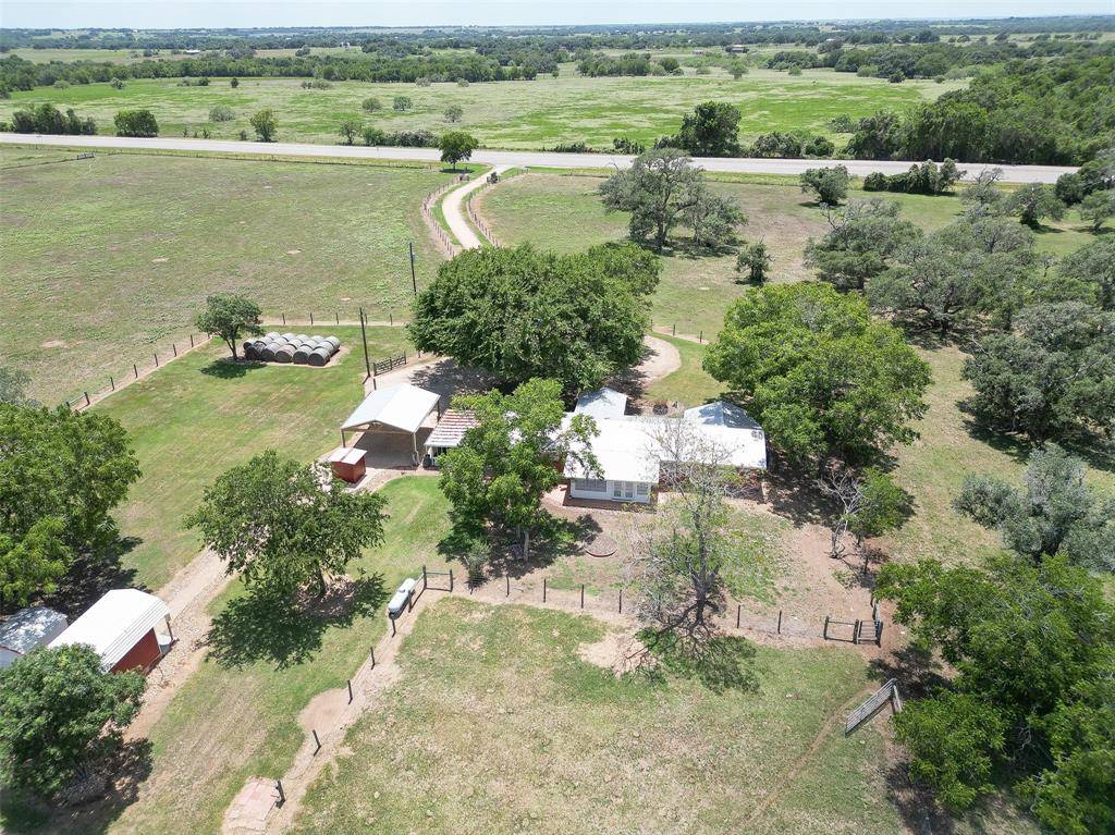 Hallettsville, TX 77964,7841 US Hwy 77