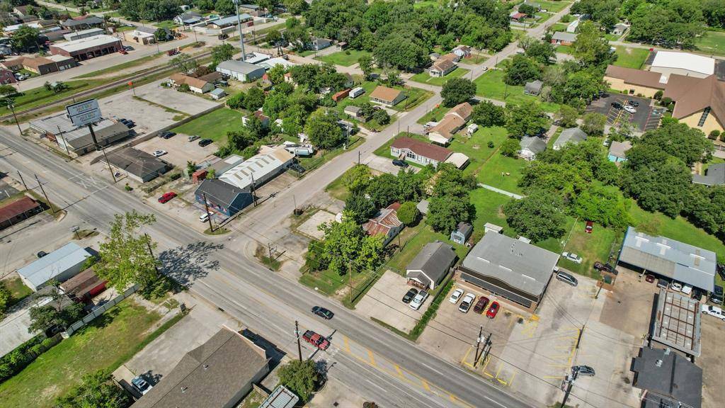 Highlands, TX 77562,204 N Main ST