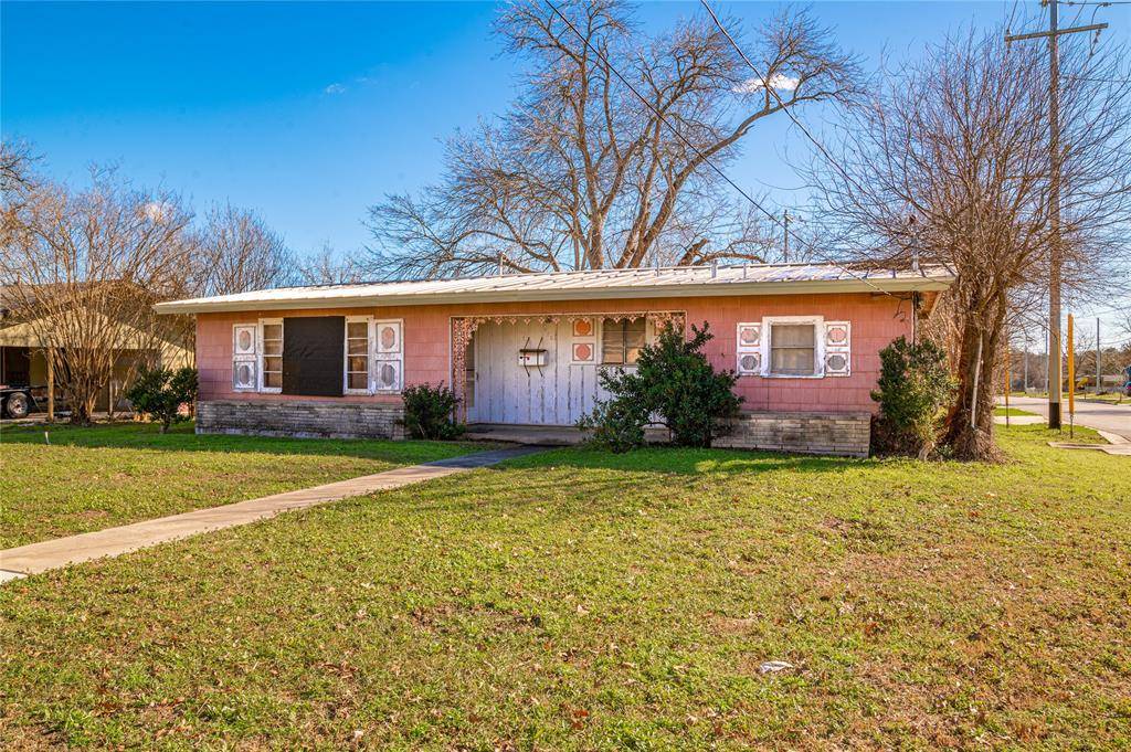 Seguin, TX 78155,903 E Ireland ST