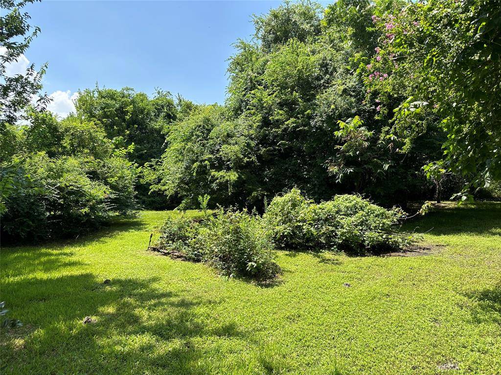Highlands, TX 77562,1102 N Battlebell RD