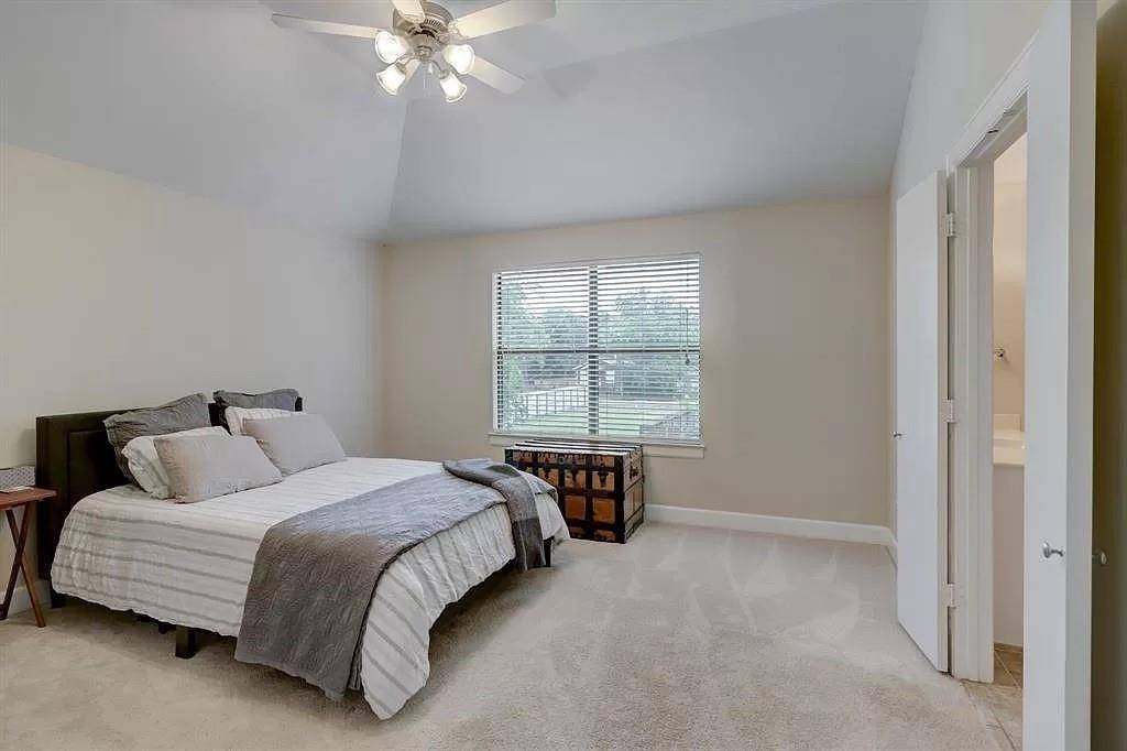 Houston, TX 77022,827 E 36th ST