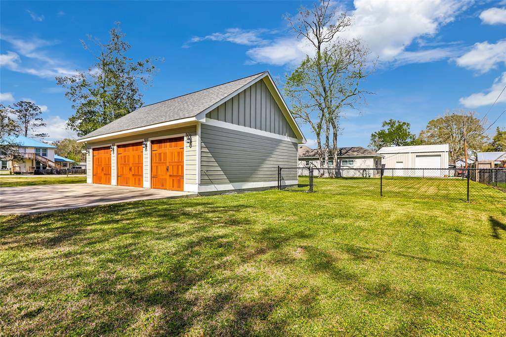 Dayton, TX 77535,105 W Barrow ST