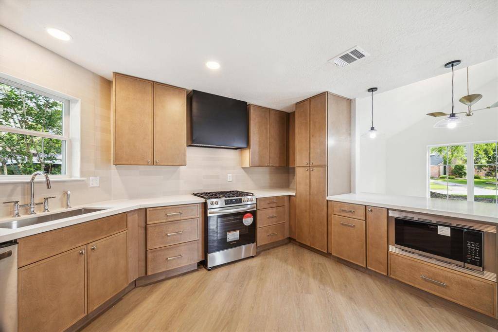 Houston, TX 77070,11910 Knobcrest DR