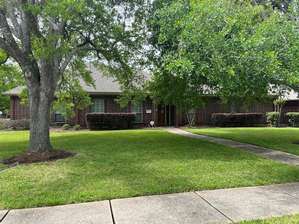 Friendswood, TX 77546,206 Clearview AVE #D