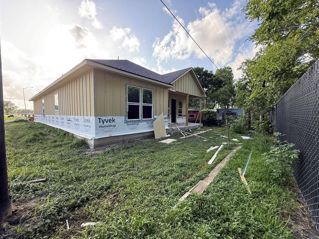 La Porte, TX 77571,909 Santa Anna LN