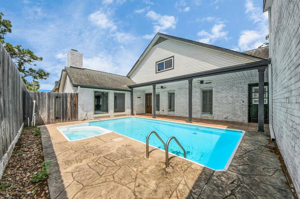 Sugar Land, TX 77478,722 Merrick DR