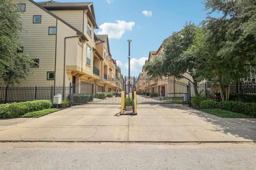 Houston, TX 77057,6363 Fairdale LN #H