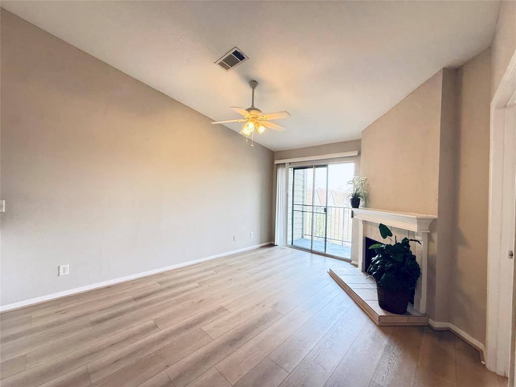 Webster, TX 77058,18800 Egret Bay BLVD #210
