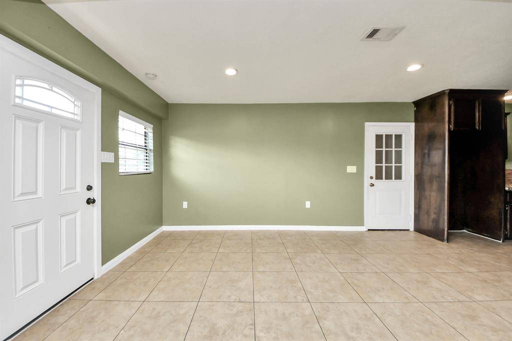 Houston, TX 77034,743 Eastlake ST