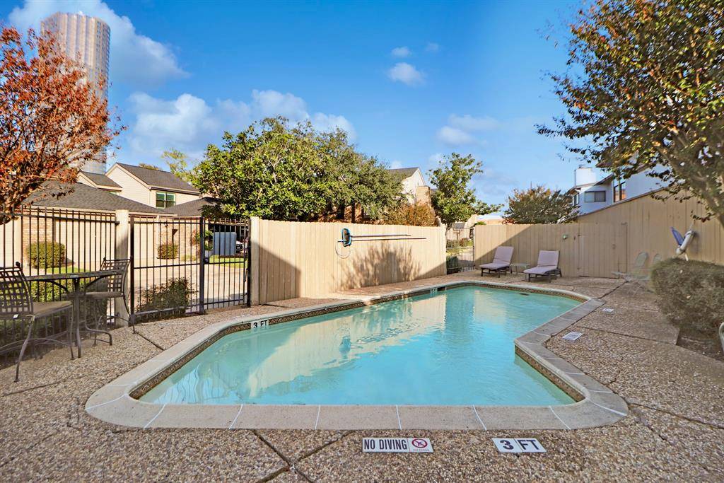 Houston, TX 77057,1908 Augusta DR #4