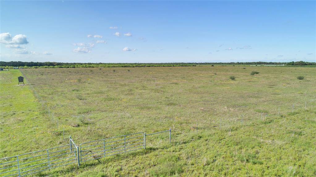 Edna, TX 77957,1127 County Road 124