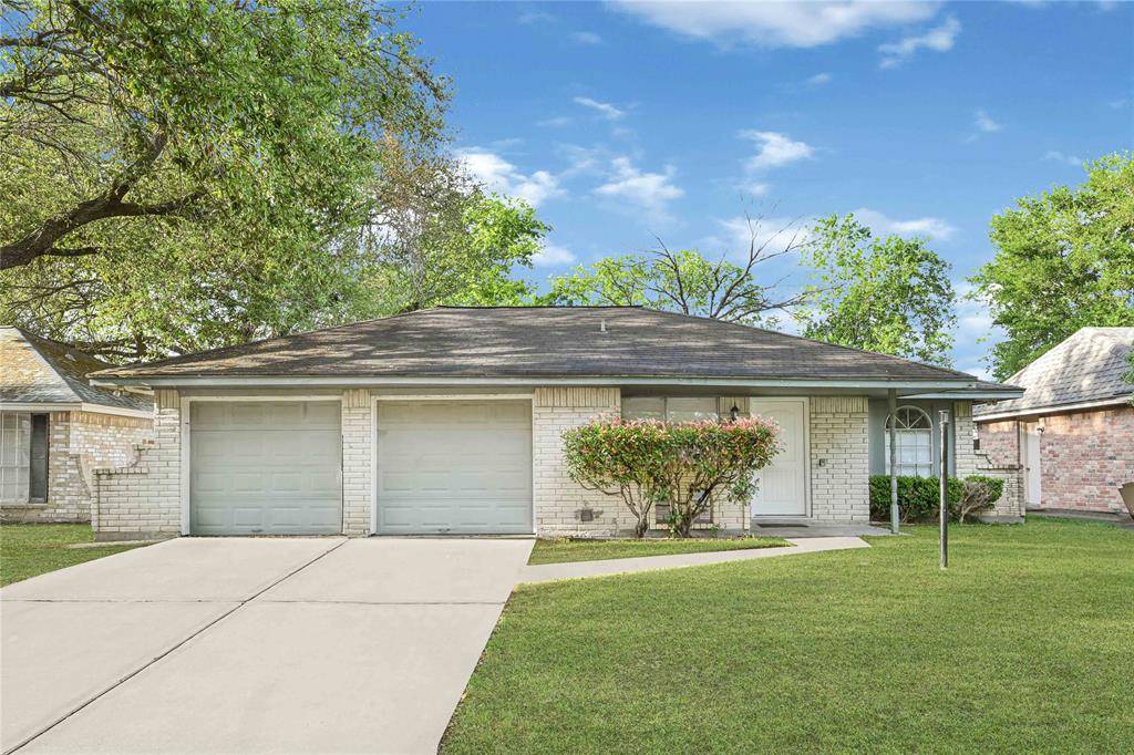 Houston, TX 77040,7226 Log View DR