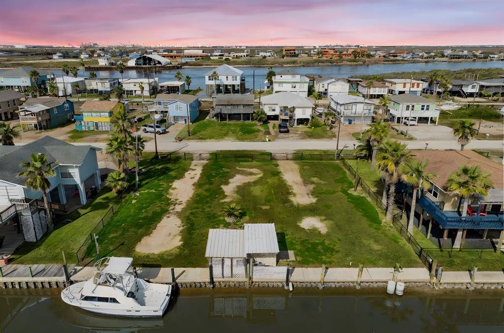 Surfside Beach, TX 77541,402 Shark LN