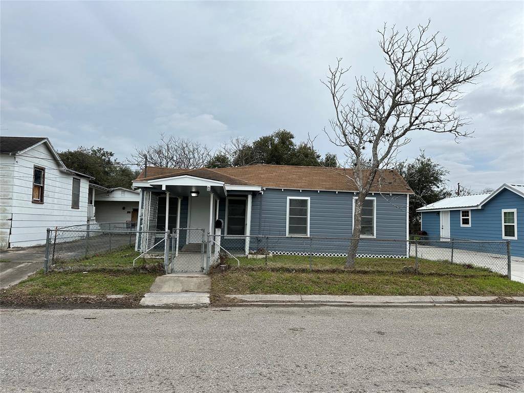 Sinton, TX 78387,621 W Fulton ST