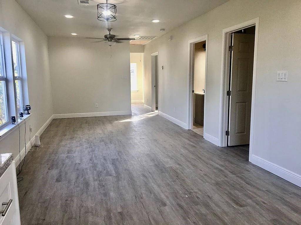 Houston, TX 77026,2831 Jones ST