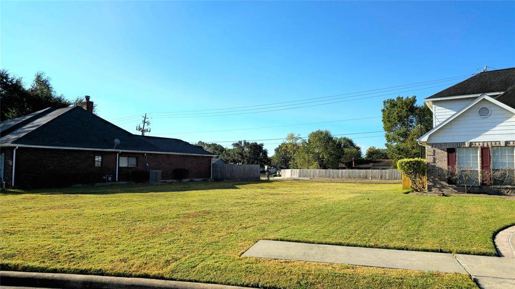 Stafford, TX 77477,110 Crest CT