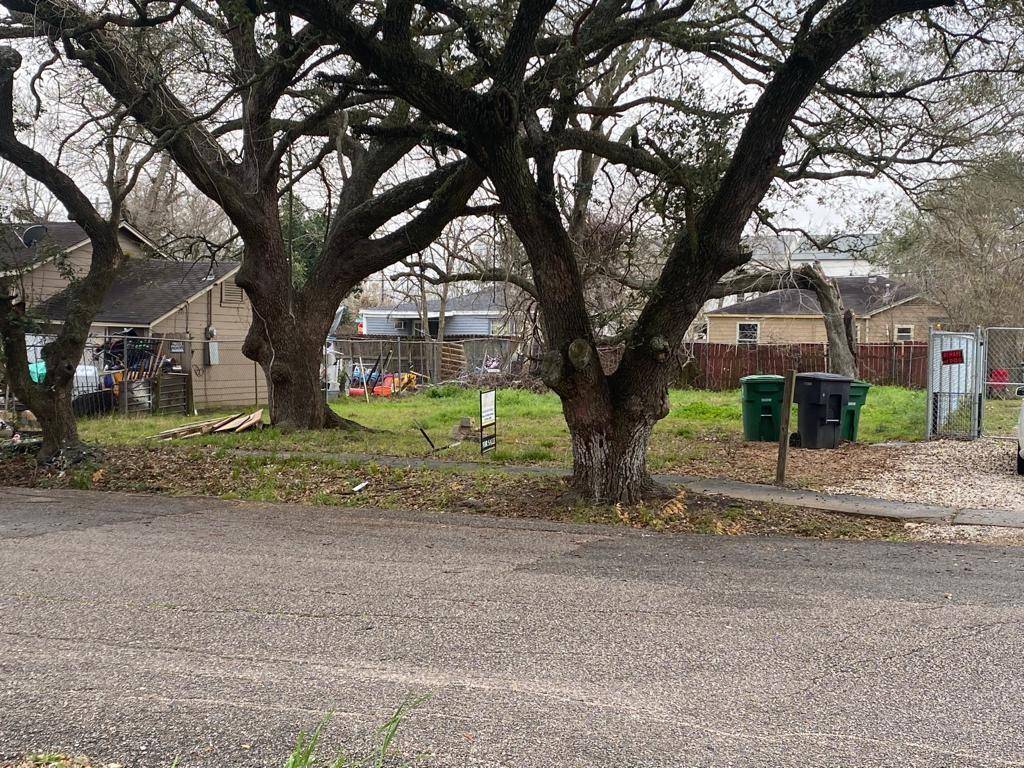 Houston, TX 77021,6834 Foster ST