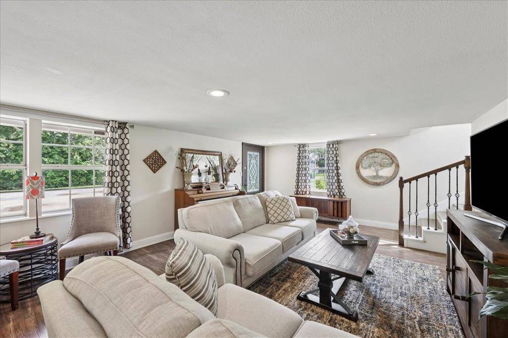 Groves, TX 77619,3231 Charles AVE