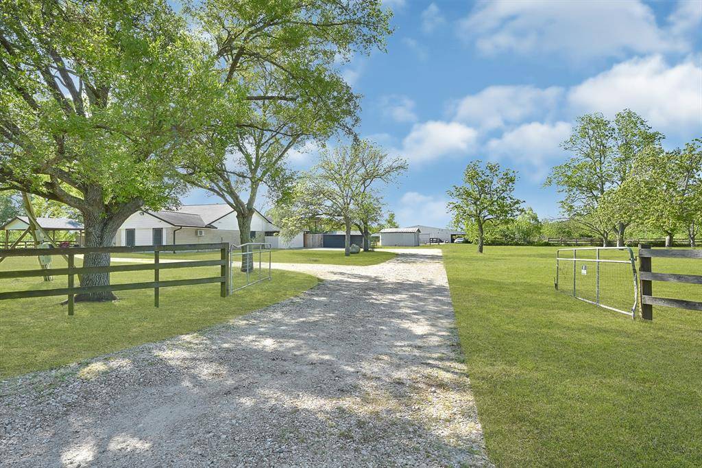 Alvin, TX 77511,1901 County Road 152