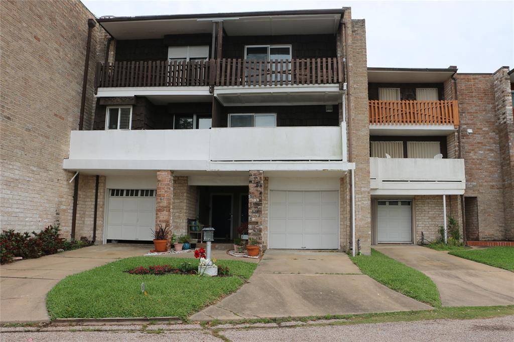 Galveston, TX 77550,702 N Holiday DR #3