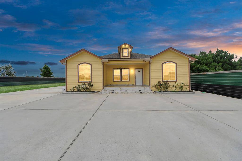 Cleveland, TX 77327,602 Road 5706