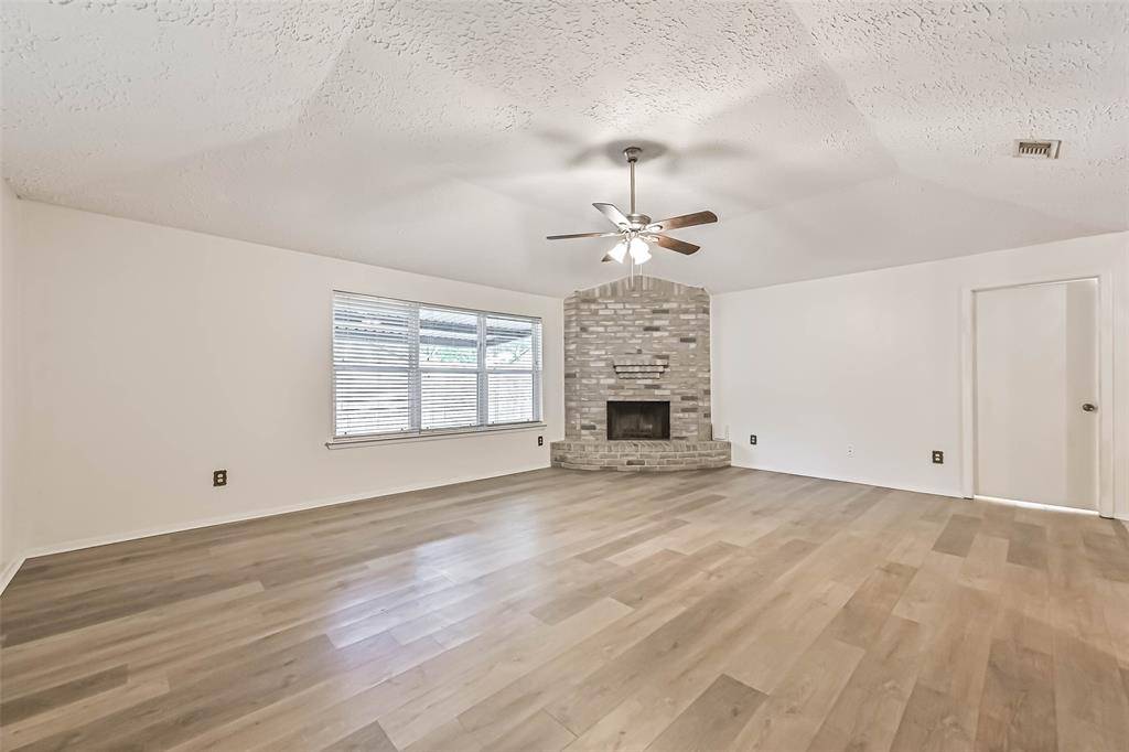 La Porte, TX 77571,3915 Rosemont DR