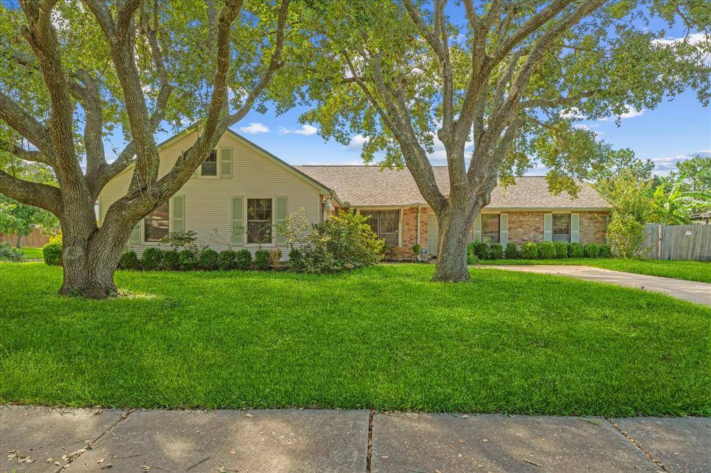 Friendswood, TX 77546,1313 W Castlewood Avenue