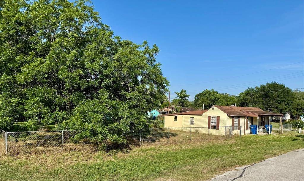 Eagle Lake, TX 77434,910 E East ST