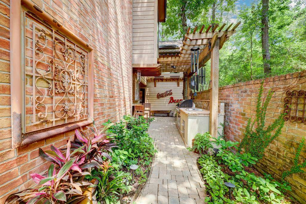 Houston, TX 77024,322 Sugarberry CIR