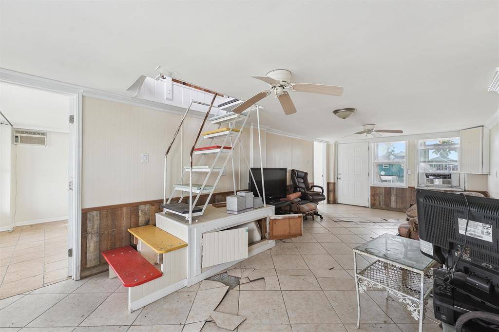 Hitchcock, TX 77563,94 Bayou Vista DR