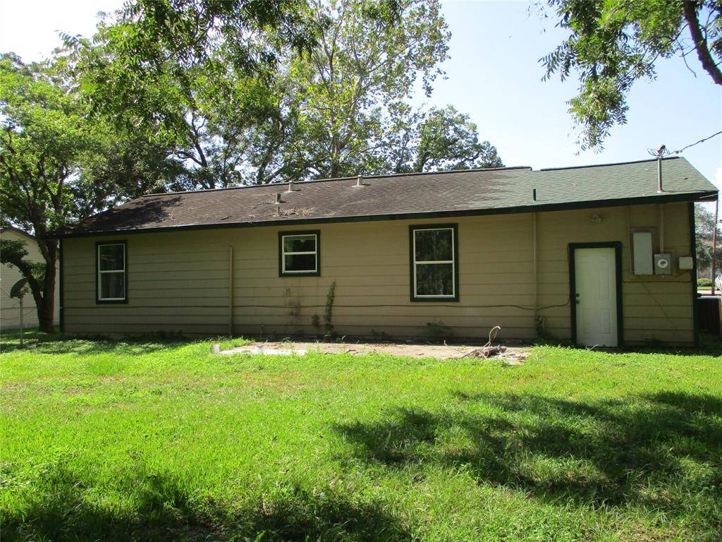 Sweeny, TX 77480,1106 E 2nd ST