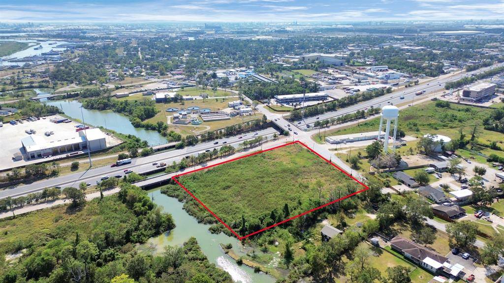 Channelview, TX 77530,310 Cedar LN