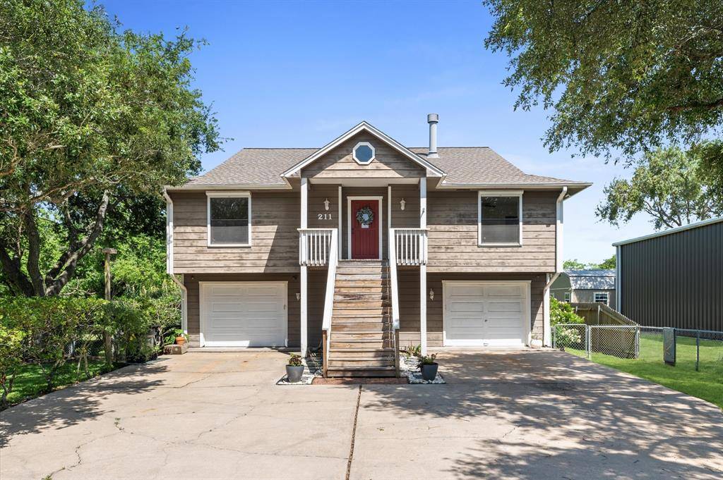 Dickinson, TX 77539,211 4th ST