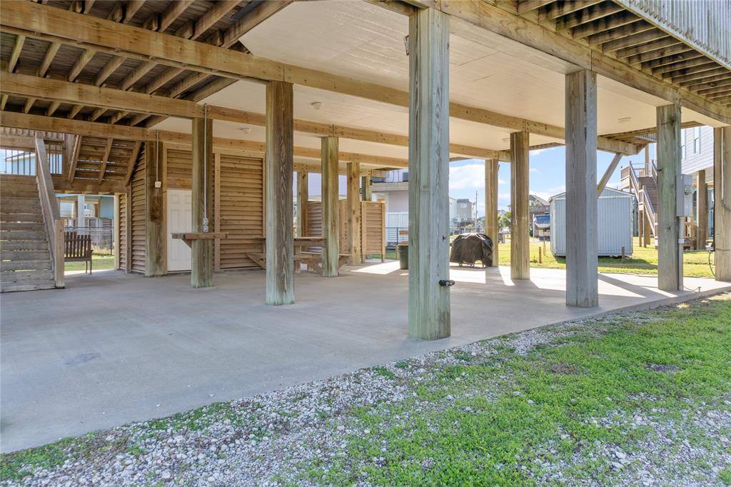 Crystal Beach, TX 77650,901 Meynig DR