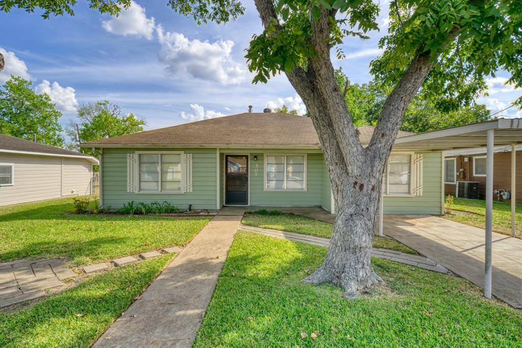 Brenham, TX 77833,307 Sayles ST