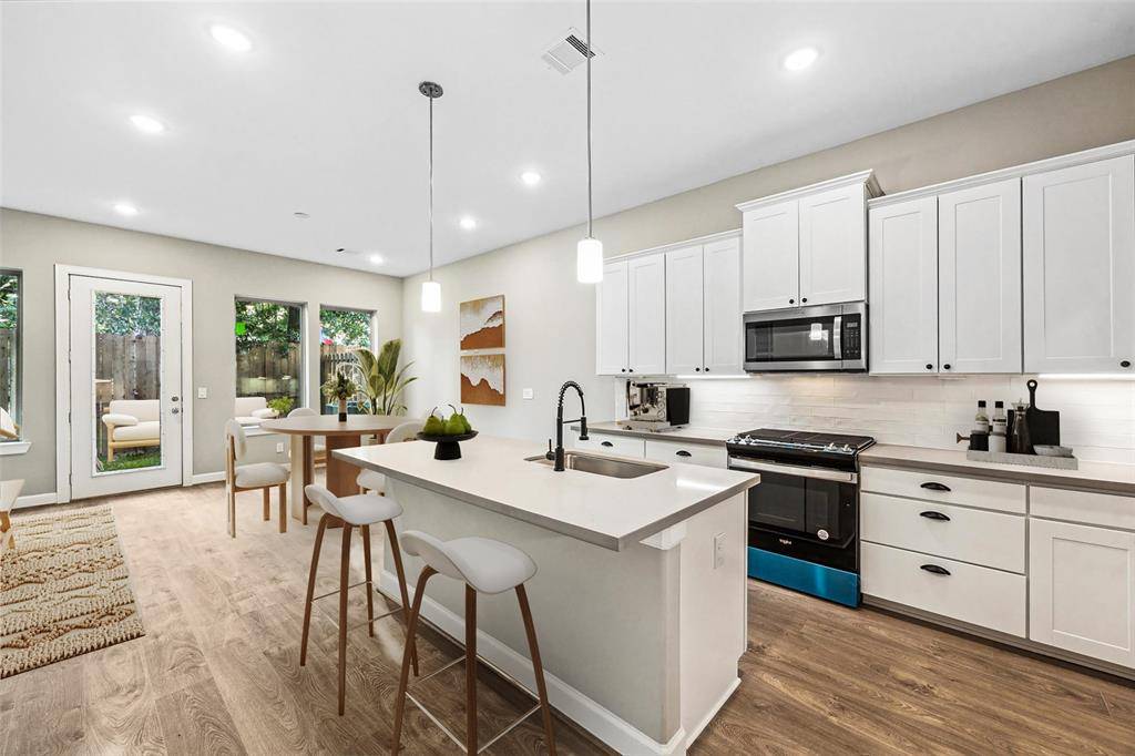 Houston, TX 77018,5211 Amber Sunrise DR