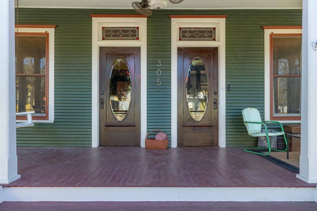 Fayetteville, TX 78940,305 N Rusk ST