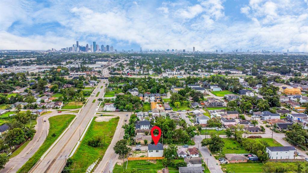 Houston, TX 77022,1217 Cabell ST